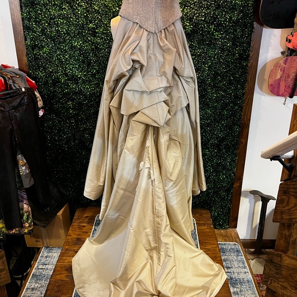 Bridal gown / evening gown NWOT never worn - Picture 7 of 12